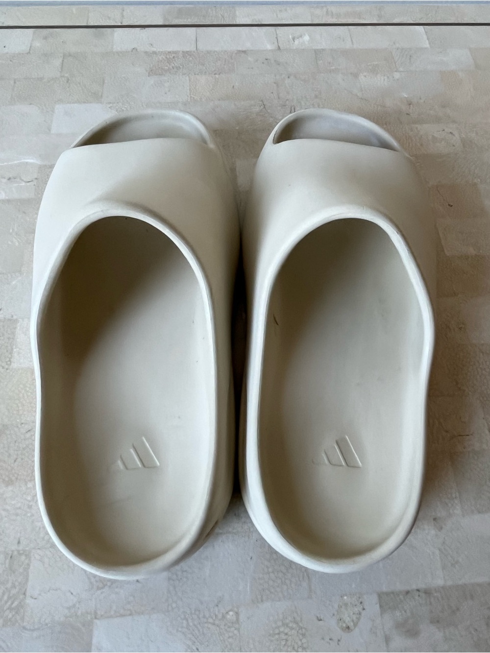 Yeezy Slides - Picture 5 of 5